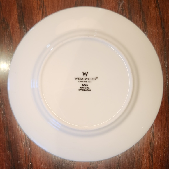 EUC 2 Wedgewood Bread and Butter plates - Picture 2 of 2